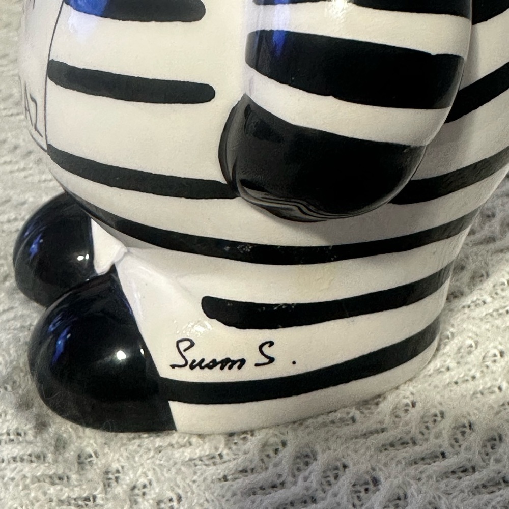 Black and White Piggy Bank - Picture 6 of 7